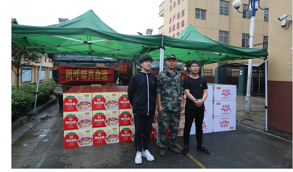 上前线送温暖,银河集团(galaxy)集团赴固始县慰问抗洪一线人民子弟兵