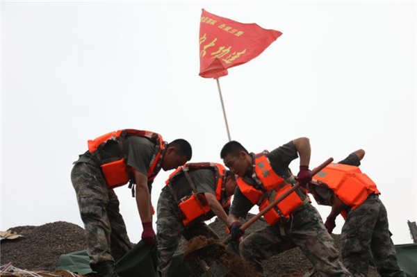 上前线送温暖,银河集团(galaxy)集团赴固始县慰问抗洪一线人民子弟兵